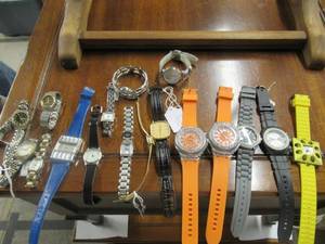 lot 70 image: WRIST WATCH COLLECTION MANY MAKERS INCLUDING FOSSIL LA EXPRESS RELIC SEIKO LUXURY AND MORE