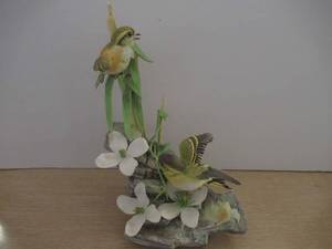 lot 73 image: 1978 BOEHM PORCELAIN BIRD AND FLOWERS FIGURINE SISKINS WITH CLEMATIS COLLECTIBLE NUMBER 1 HAS 1 STEM THAT IS BROKE BUT I HAVE THE PIECE AND CAN BE EASILY FIXED