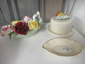 lot 84 image: RARE FITZ AND FLOYD HAND PAINTED COLLECTIBLE PIECE RADNOR BONE PORCELAIN FLOWER ARRANGEMENT LENOX 24KT GOLD RIMMED OVAL DISH