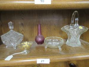 lot 87 image: DECOR CRYSTAL BASKETS AND BOWLS LOT