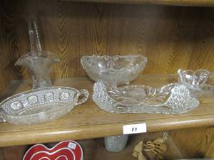 lot 89 image: CLEAR CENTERPIECES AND BOWLS