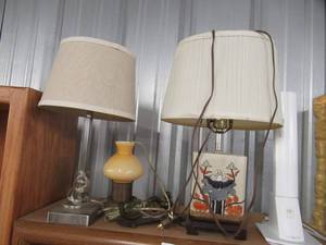 lot 90 image: OTT LITE AND MODERN DECO TABLE LAMPS