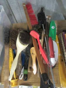 lot 113 image: BOX OF BRUSHES FOR CLEANING  APPLING POLISH AND MORE