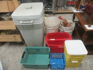 lot 152 image: TRASH CAN, 5 GALLON BUCKETS, CLEANING TRAY, STORAGE BINS AND LOTS OF ROPE