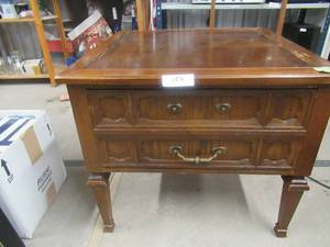 lot 154 image: SOLID OAK SIDEEND TABLE WITH 1 DRAWER 25 X 25 X 22