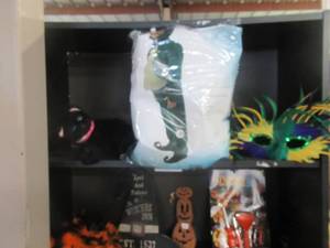 lot 180 image: HALLOWEEN LOT INCLUDES CHILDRENS COSTUME, STUFFED BLACK CAT, MASK AND MORE
