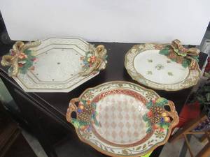 lot 184 image: FITZ AND FLOYD CLASSICS CHRISTMAS SERVING PLATES