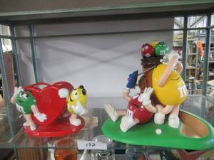 lot 192 image: M & M PLASTIC GOLFING CANDY DISPENSER AND CERAMIC M & M CERAMIC HEART