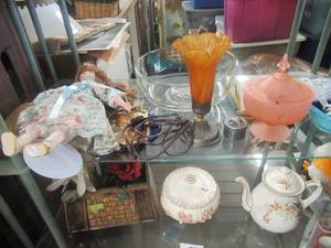 lot 194 image: VINTAGE DOLL, LAMP WITH AMBER GLASS SHADE, TEA POT, CANDY DISH AND MORE