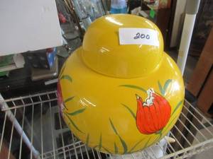 lot 200 image: LARGE CERAMIC VASE WITH FLORAL PATTERN