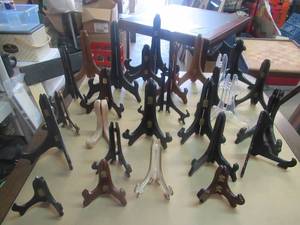 lot 216 image: DECORATIVE PLATE STANDS 26 IN ALL