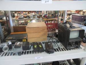 lot 219 image: VINTAGE QUASAR SOLID STATE TELEVISION, WARDS 35-EE CAMERA, 3 VINTAGE CAMERAS KODAK CAROUSEL AND SLIDE TRAYS