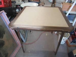 lot 224 image: TWO TONE WOOD CARD TABLE WITH FOLDING LEGS 33 X 33 X 29