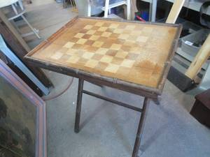 lot 225 image: WOOD CHECKERED TV DINNERSERVING TABLE 24 X 18 X 26