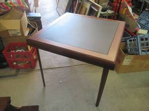 lot 226 image: TWO TONE WOOD CARD TABLE WITH FOLDING LEGS 32 X 32 X 30