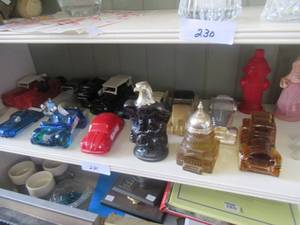 lot 231 image: AVON COLLECTIBLE COLOGNE AND PERFUME BOTTLES