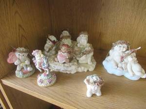 lot 232 image: DREAMSICLES COLLECTIBLE CERAMIC FIGURES