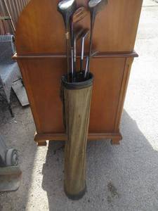 lot 257 image: ANTIQUE GOLF CLUBS AND BAG