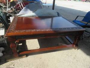 lot 262 image: SOLID CHERRY COFFEE TABLE 60 X 42 X 23 VERY NICE IN GREAT CONDITION