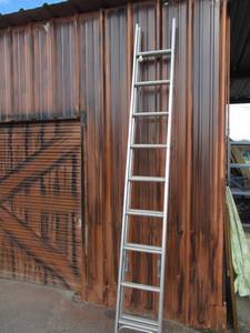 lot 267 image: 10FT ALUMINIUM EXTENSION LADDER
