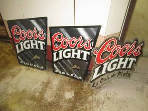 lot 281 image: 2 COORS LIGHT MATCHING TIN SIGNS 18 X 23 AND COORS LIGHT TIN SIGN 24 X 20