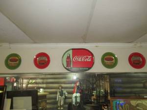 lot 283 image: VINTAGE COCA COLA SERVING TRAY 16 X 12 AND 2 HAMBURGER PLATES SAYING BEST IN TOWN 8 12 AND 2 HOT DOG PLATES SAYING BEST IN TOWN 8 12