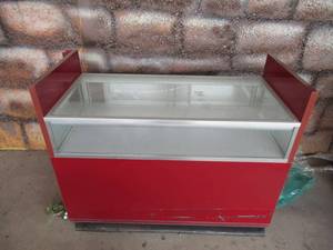 lot 286 image: RETAIL DISPLAY CABINET 48X 23 X 40 THEN 34 TO TOP OF GLASS MATCHES LOT 284, 285 AND 287. ONE PANEL HAS CRACKED GLASS