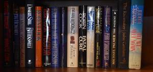 lot 5 image: Lot of books
