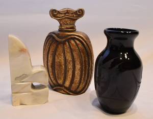 lot 7 image: Home Decor bottle, vase and 2 stone bookends (only one pictured, but both included)