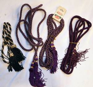 lot 18 image: Tassels Decorative