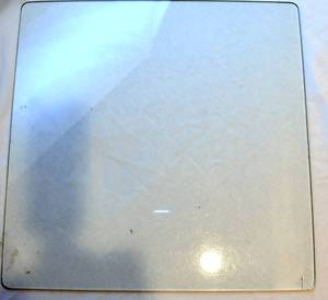 lot 25 image: Table top glass
