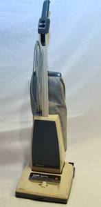 lot 28 image: Hoover Quadraflex vintage