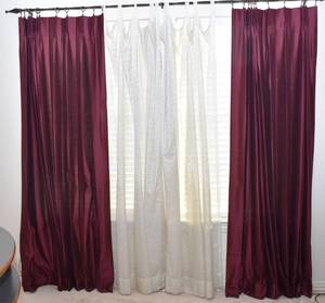 lot 32 image: Curtains and sheers