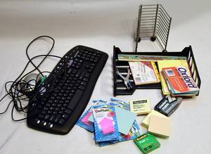 lot 33 image: Lot of Office Supplies