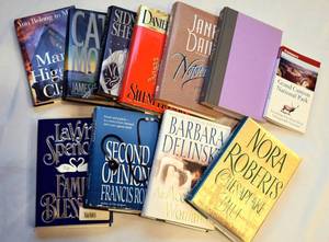 lot 37 image: Lot of hard back books Danielle Steel, Mary Higgins Clark