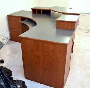 lot 40 image: Computer Desk