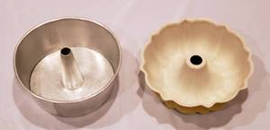 lot 78 image: Bundt Pans