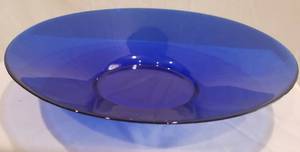 lot 103 image: 13 decorative blue bowl