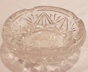 lot 109 image: vintage glass cut crystal ashtray