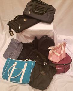 lot 129 image: Lof of travel storage bags