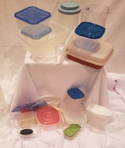 lot 127 image: Plastic Containers Lot