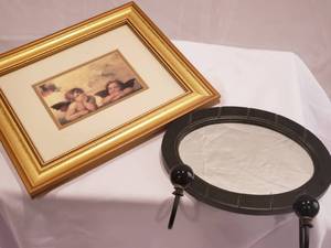 lot 108 image: 2 wall decor items