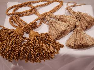 lot 135 image: Lot of 4 Large Gold Tassles
