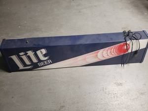 lot 162 image: Vintage Miller Lite Pool Table Light