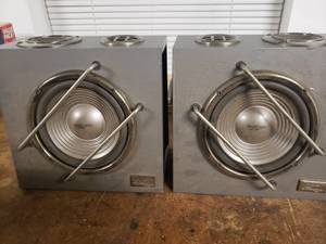 lot 161 image: 2 Speakers Roadmaster