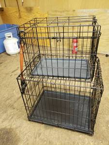 lot 149 image: 2 Pet Carriers Metal with bottoms