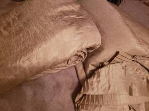 lot 168 image: King Size Bedding