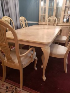 lot 54 image: Dining Room Table with 4 Side Chairs 2 Arm Chairs, matches lot 171