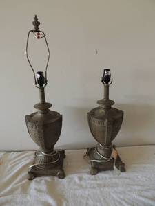 lot 39 image: 2 bedside lamps no shade both work well need bulbs 22H x 8w