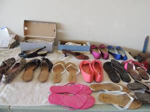 lot 46 image: Lot of womens sandals and flats 8 and 9 medium most in new condition Liz Claiborne, Sonoma, American eagle and more